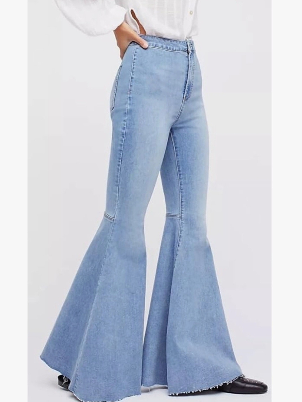 We The Free Light Blue Ultra High-Rise Wide Flare Jeans Size 28